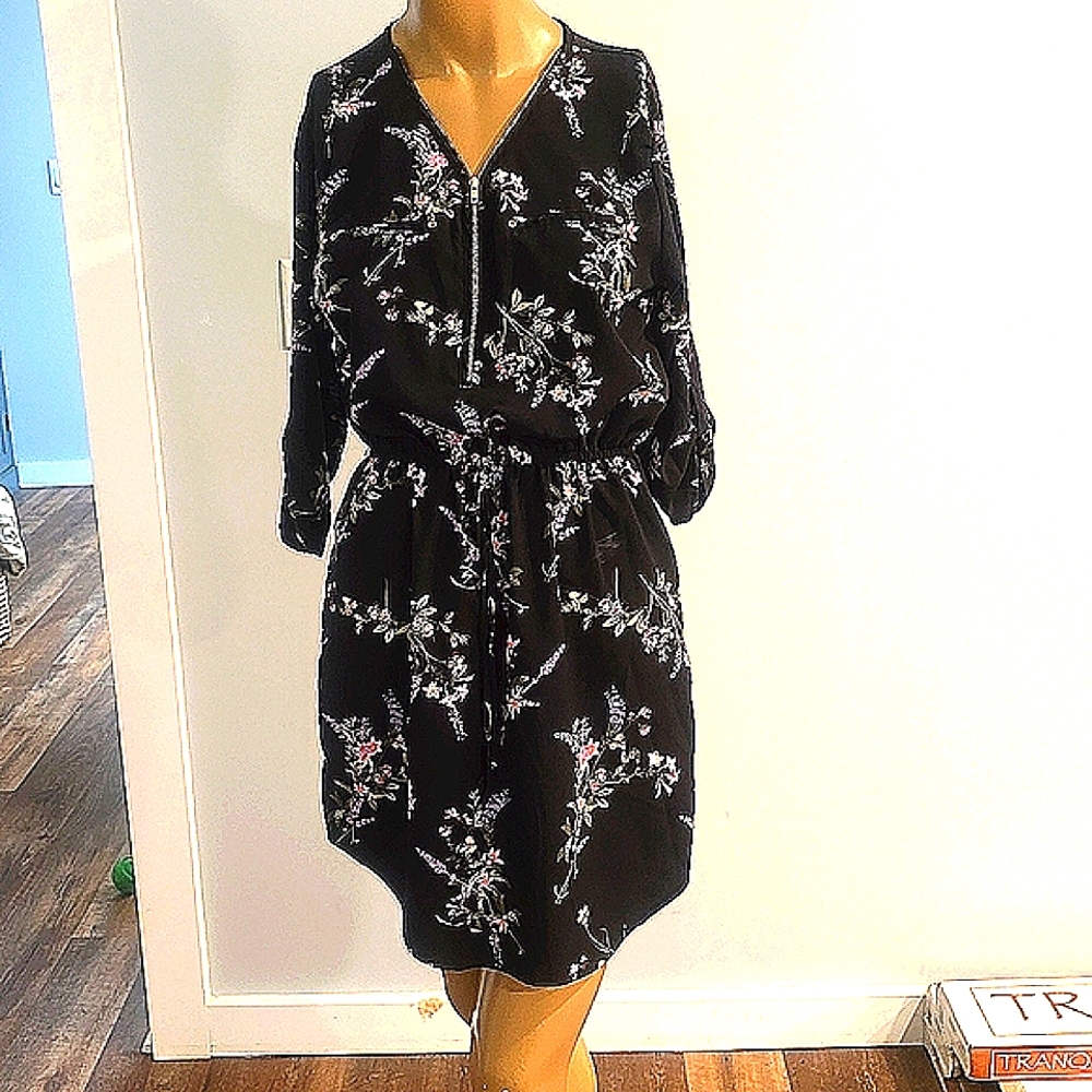 700 Rue21 Womens Sz S Black Floral 3/4 Sleeve Dress U Shaped Hemline Zip Front